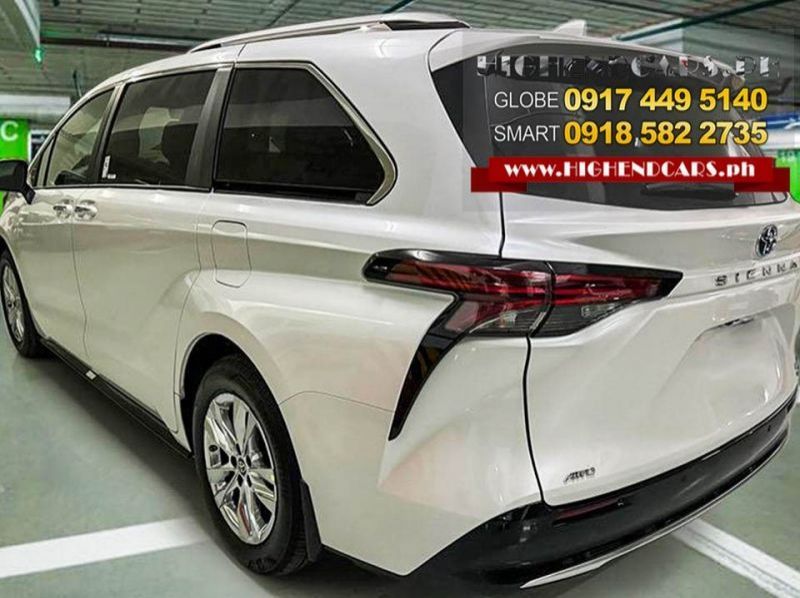 2025 Toyota Sienna Limited Hybrid pictures