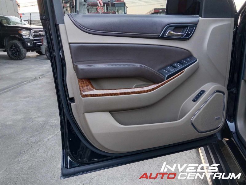 2016 Chevrolet Suburban photo