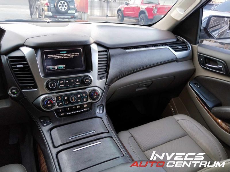 2016 Chevrolet Suburban pictures