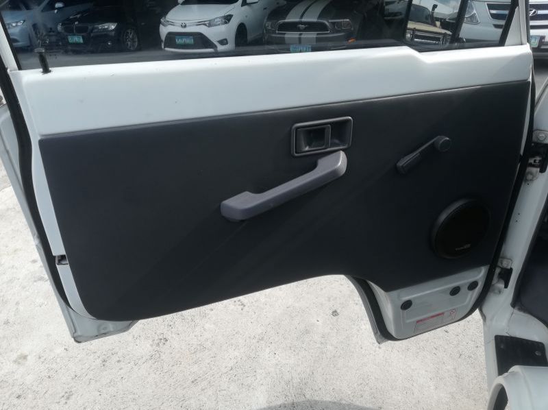 2016 Mitsubishi L300 Deluxe pictures