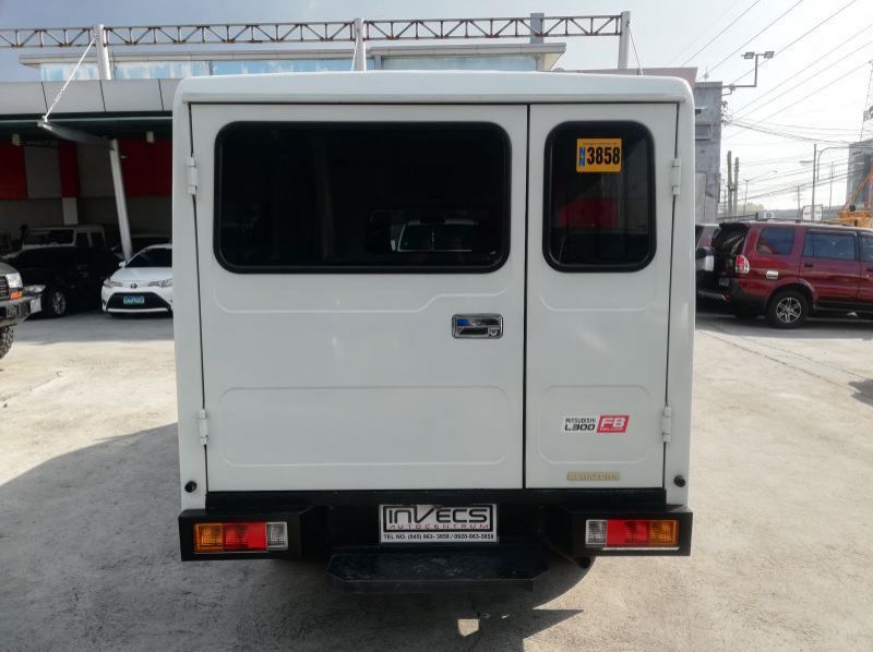 2016 Mitsubishi L300 Deluxe pictures