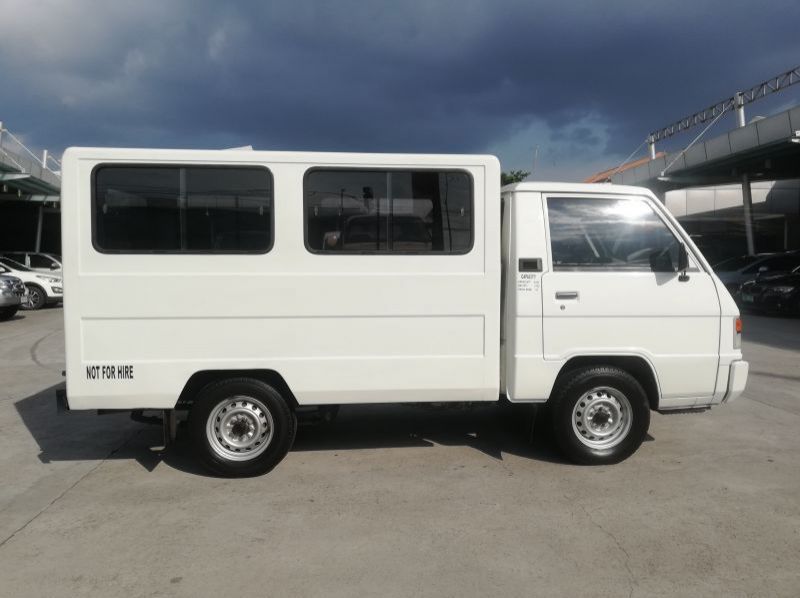 2016 Mitsubishi L300 Deluxe pictures