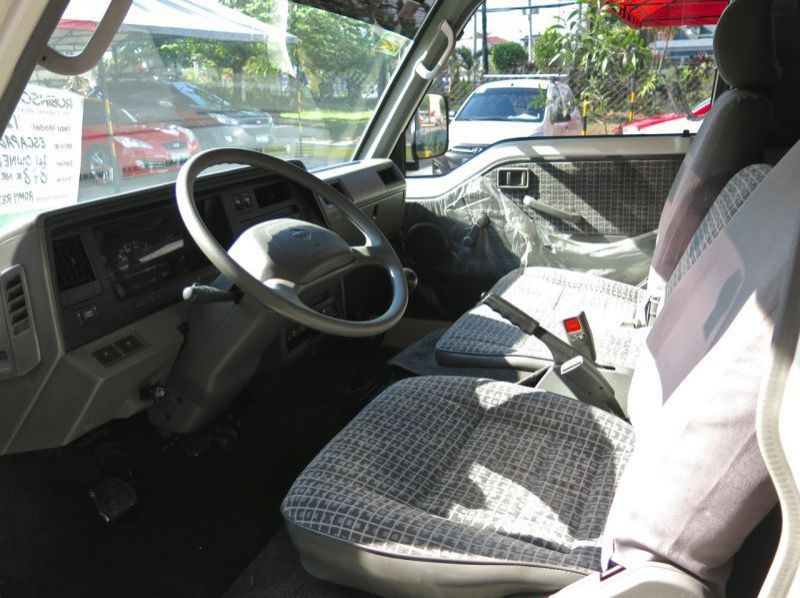 2012 Nissan Urvan Escapade pictures