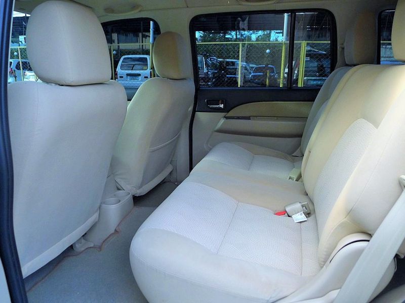 2012 Ford Everest photo
