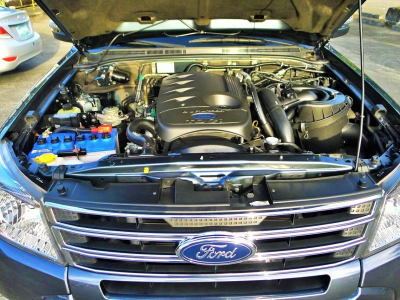 2012 Ford Everest photo