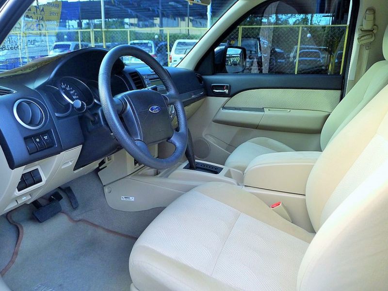 2012 Ford Everest photo