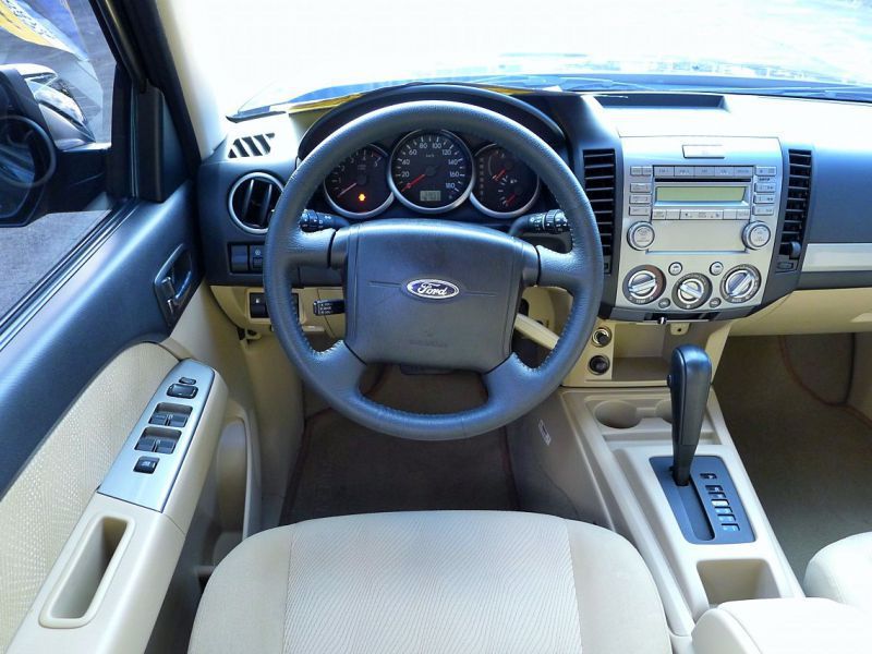 2012 Ford Everest photo