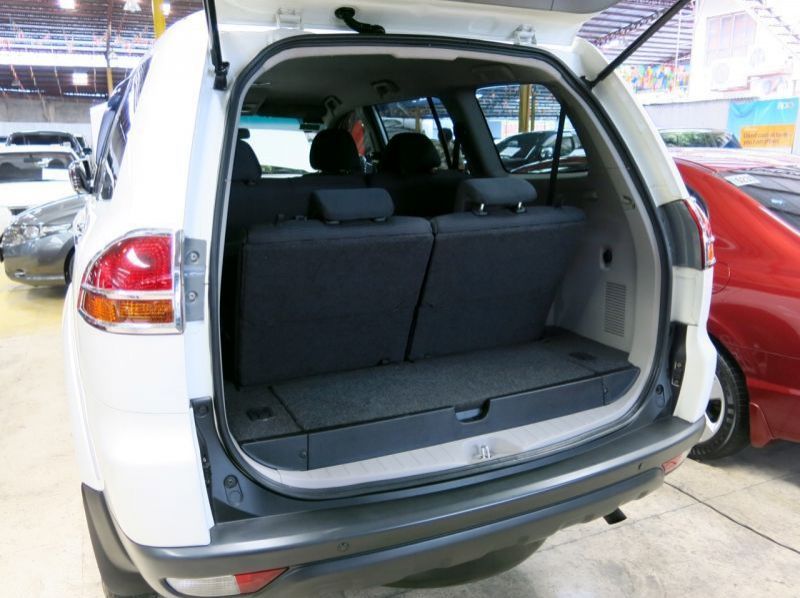 2010 Mitsubishi Montero Sport pictures