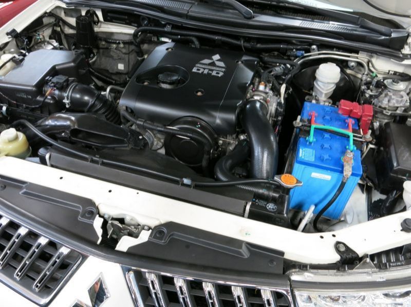 2010 Mitsubishi Montero Sport pictures