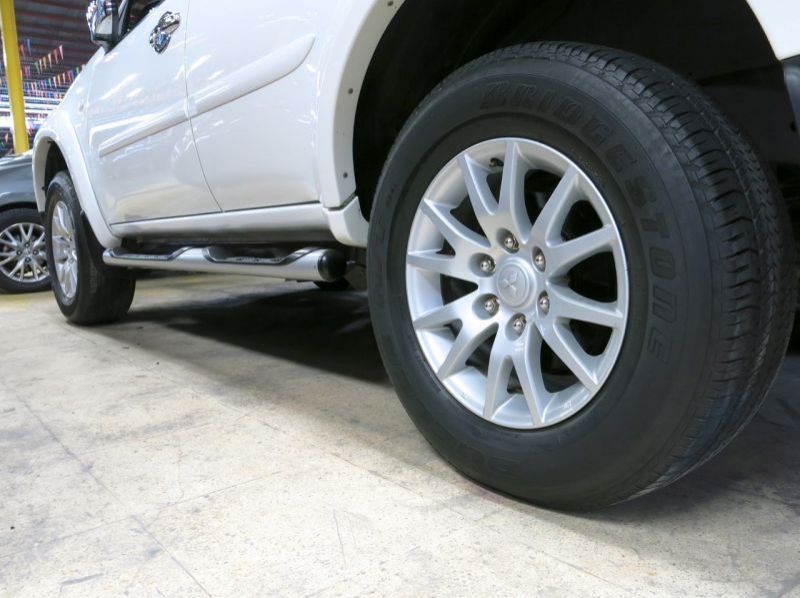 2010 Mitsubishi Montero Sport pictures