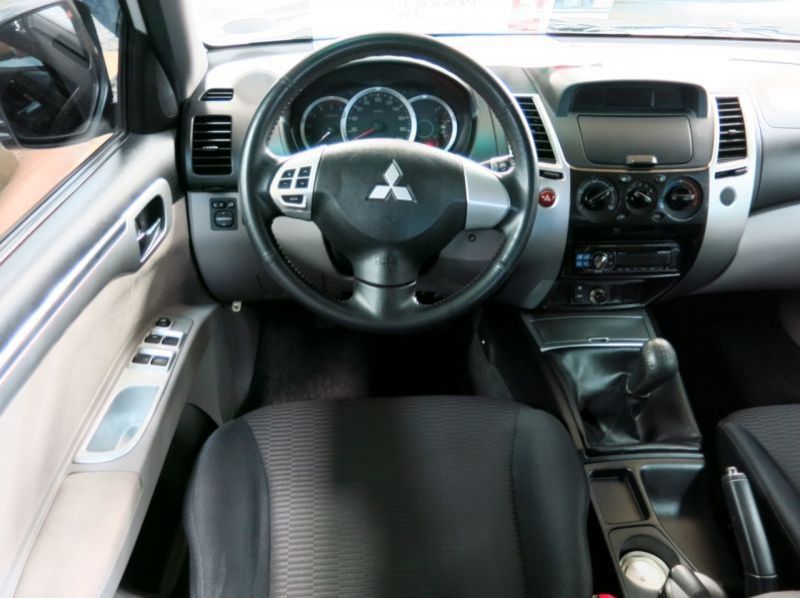 2010 Mitsubishi Montero Sport pictures