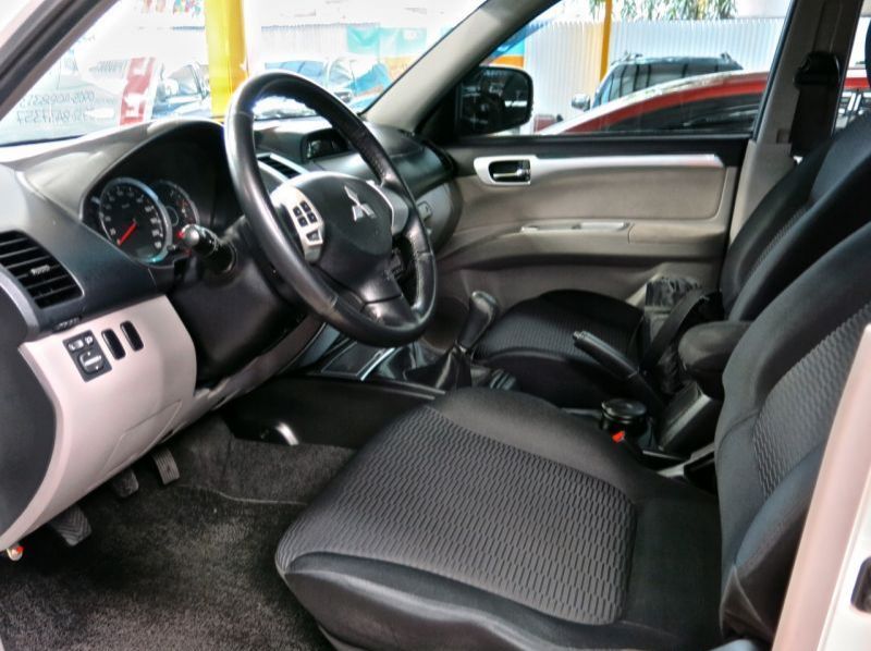 2010 Mitsubishi Montero Sport pictures