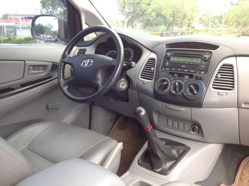 2012 Toyota Innova for sale | 75 000 Km | Manual transmission - Lucena