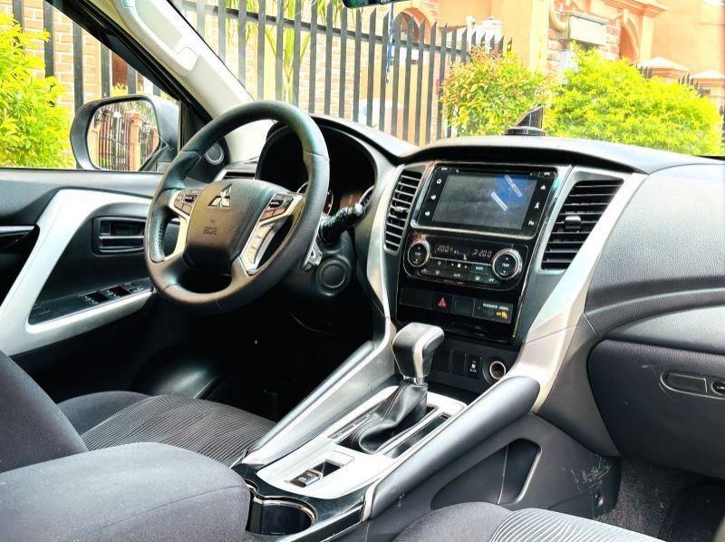 2019 Mitsubishi Montero GLS pictures