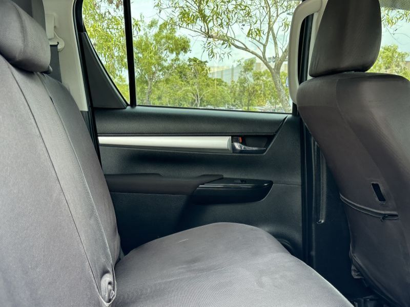 2023 Toyota Hilux G 4x2 AT pictures