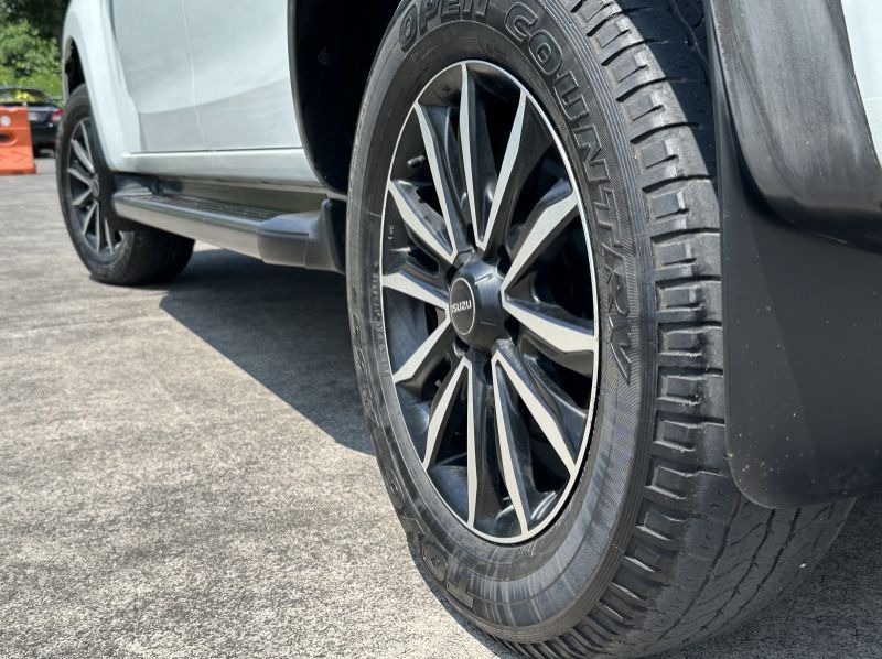 2020 Isuzu Dmax RZ4E automatic Lucena City pictures