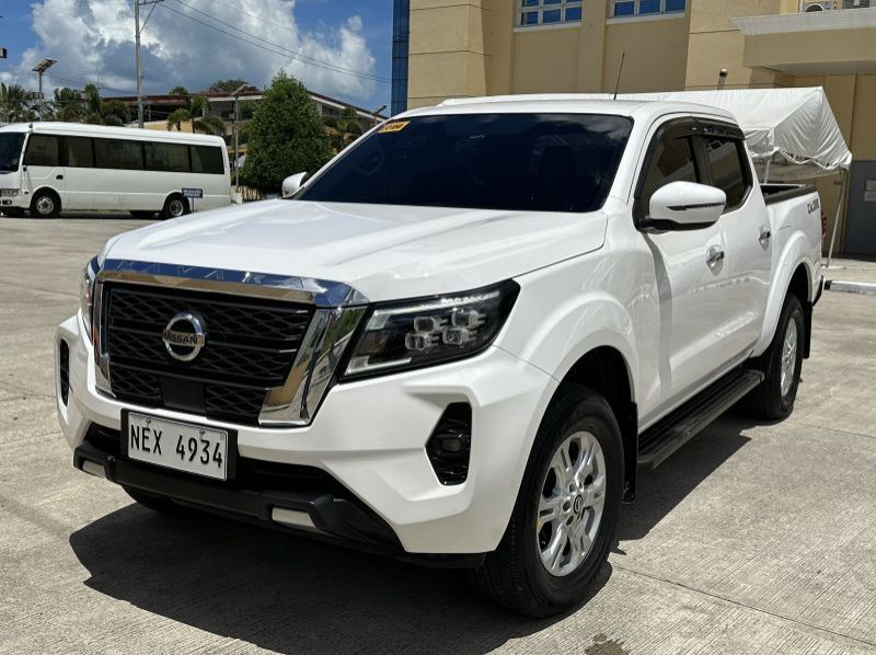 2021 Nissan Navara Calibre 4x2 MT VE pictures