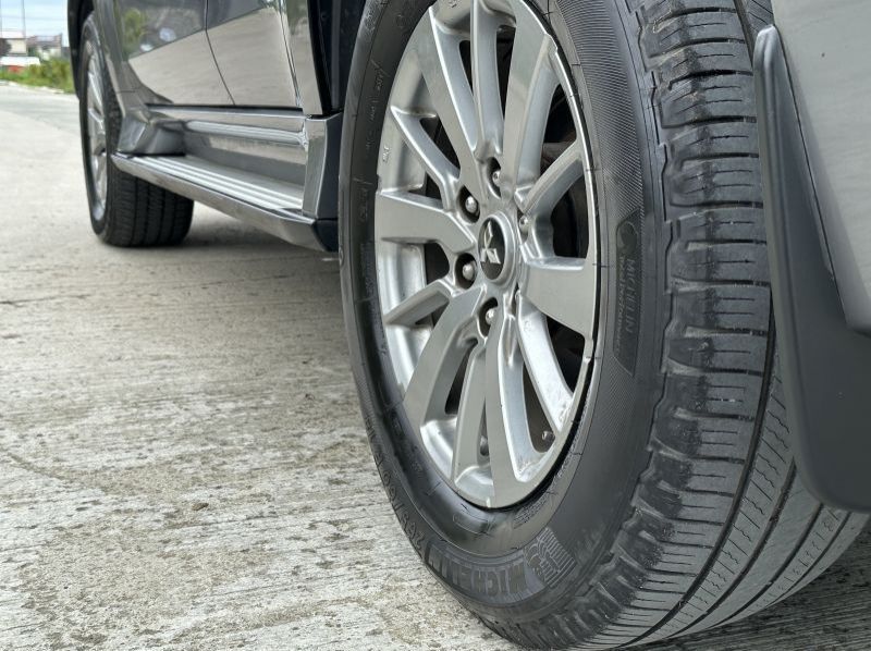 2016 Mitsubishi Montero pictures