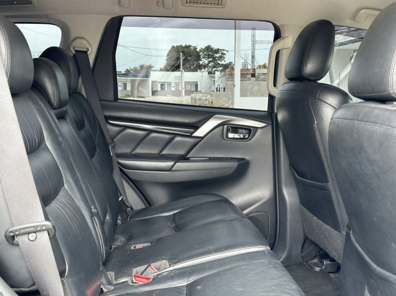 2016 Mitsubishi Montero pictures