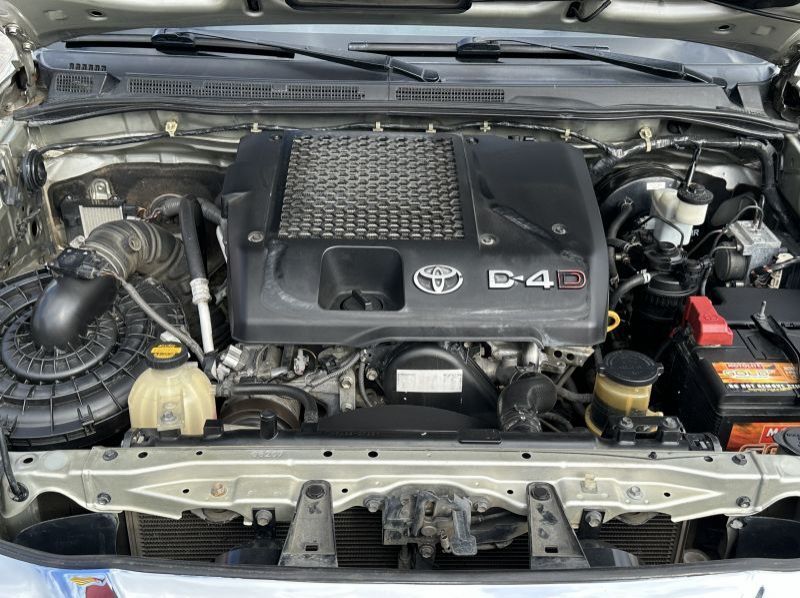 2014 Toyota Fortuner V AT Lucena City pictures