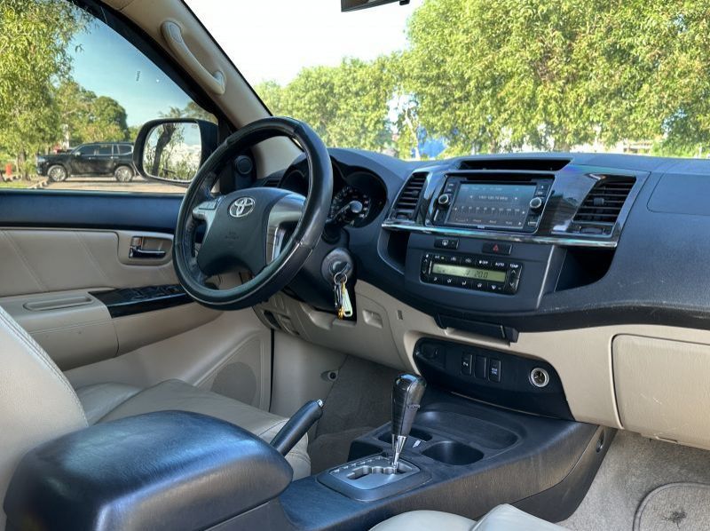 2014 Toyota Fortuner V AT Lucena City pictures