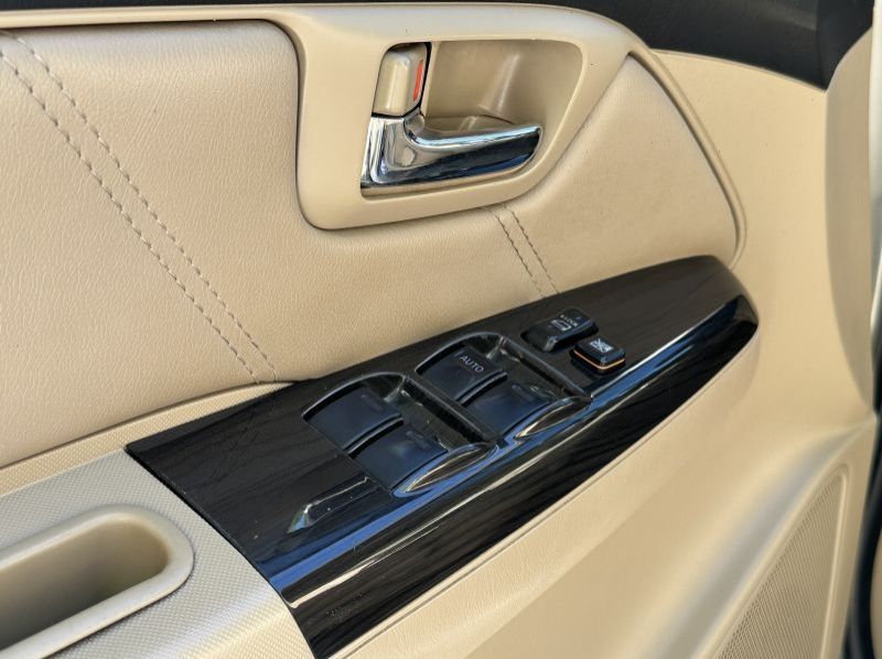 2014 Toyota Fortuner V AT Lucena City pictures