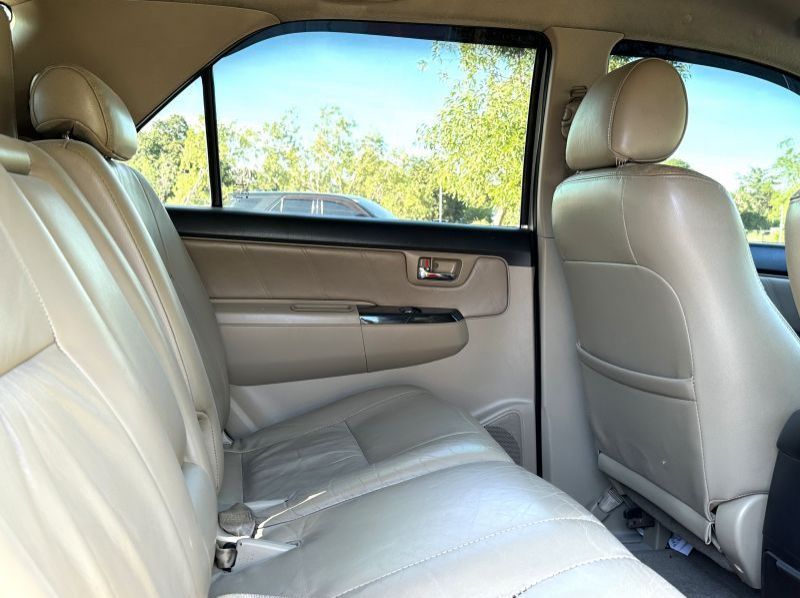 2014 Toyota Fortuner V AT Lucena City pictures