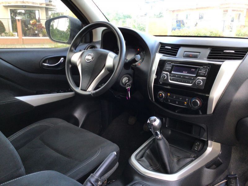 2018 Nissan Navara Calibre pictures