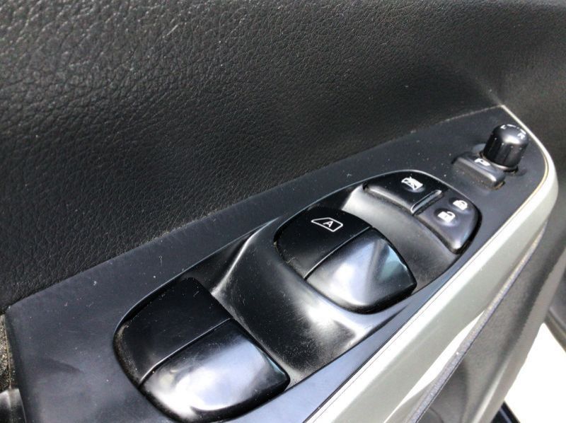 2018 Nissan Navara Calibre pictures