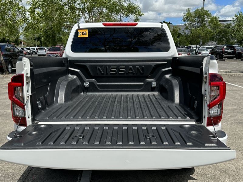 2021 Nissan Navara Calibre 4x2 MT pictures