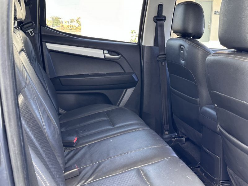 2017 Isuzu D-Max LS 4x2 AT Lucena City pictures