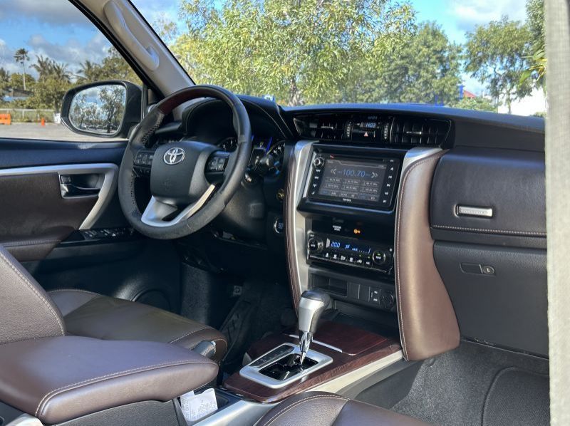 2016 Toyota Fortuner V AT Lucena City pictures
