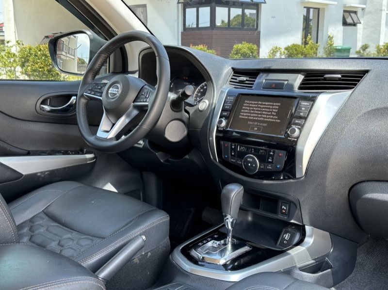 2022 Nissan Navara Calibre VL 4x2 automatic  pictures