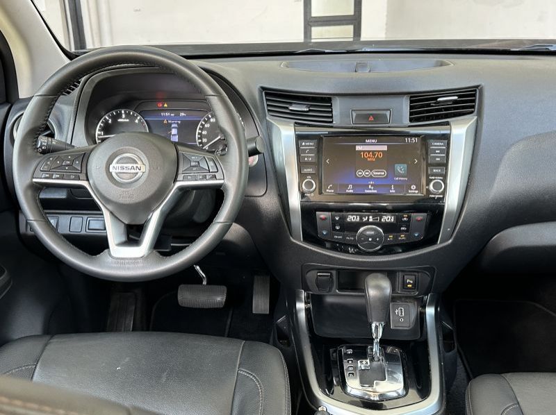 2022 Nissan Navara Calibre VL 4x2 automatic  pictures