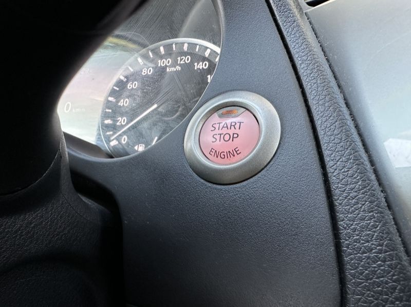 2022 Nissan Navara Calibre VL 4x2 automatic  pictures