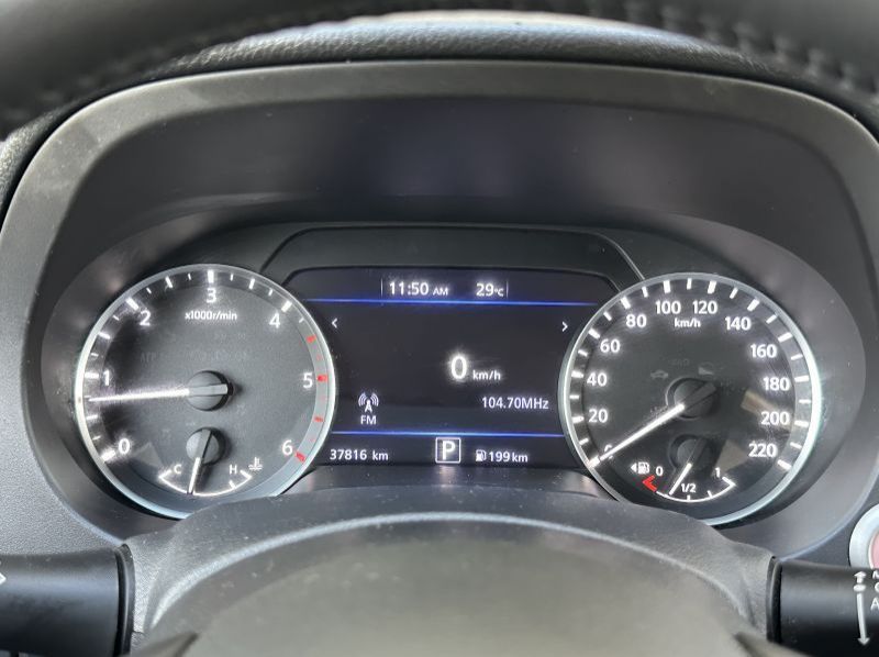 2022 Nissan Navara Calibre VL 4x2 automatic  pictures