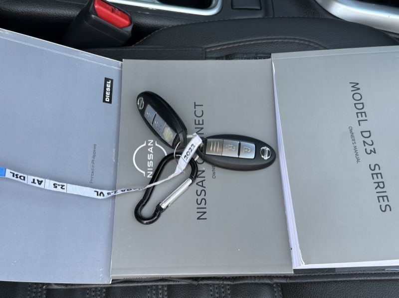 2022 Nissan Navara Calibre VL 4x2 automatic  pictures