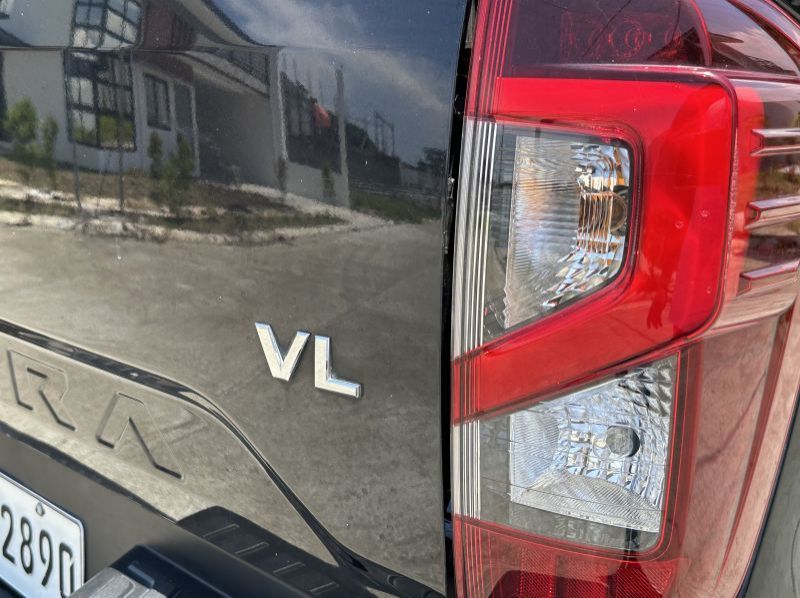 2022 Nissan Navara Calibre VL 4x2 automatic  pictures