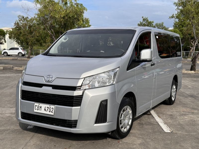 2021 Toyota Hiace Commuter Deluxe pictures