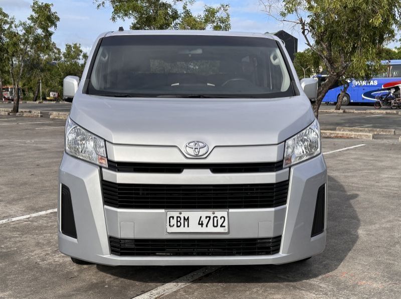 2021 Toyota Hiace Commuter Deluxe pictures