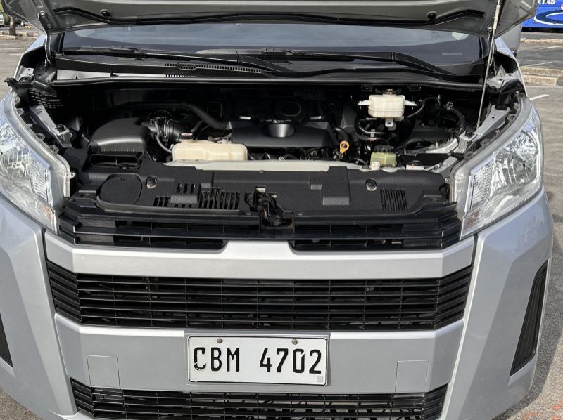 2021 Toyota Hiace Commuter Deluxe pictures