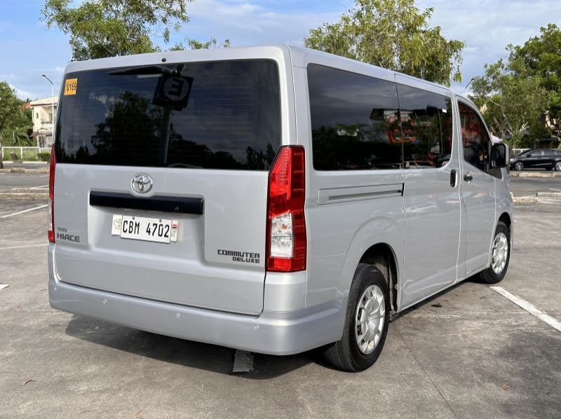 2021 Toyota Hiace Commuter Deluxe pictures