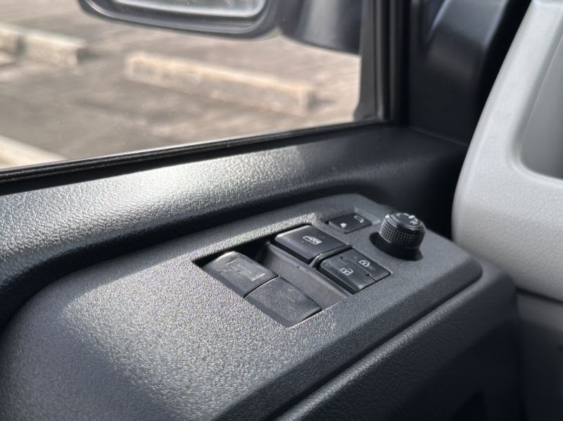 2021 Toyota Hiace Commuter Deluxe pictures