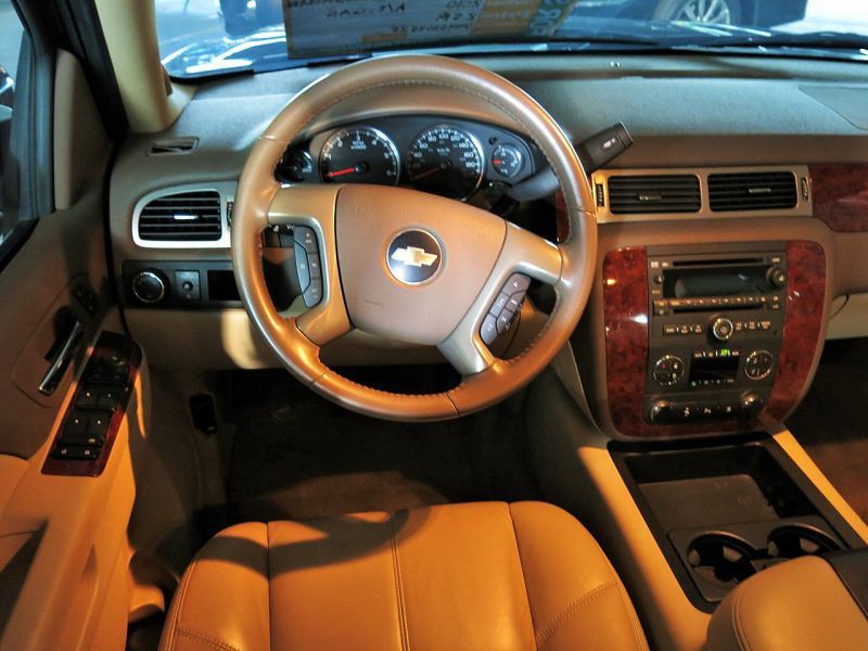 2010 Chevrolet Suburban photo