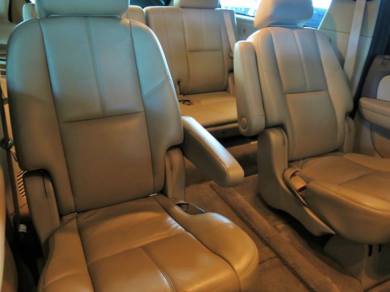 2010 Chevrolet Suburban photo