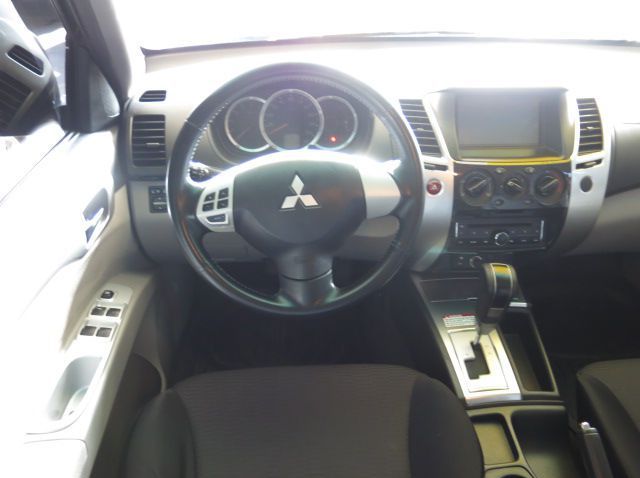 2011 Mitsubishi Montero Sport GLS V pictures