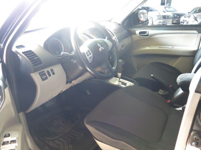2011 Mitsubishi Montero Sport GLS V pictures