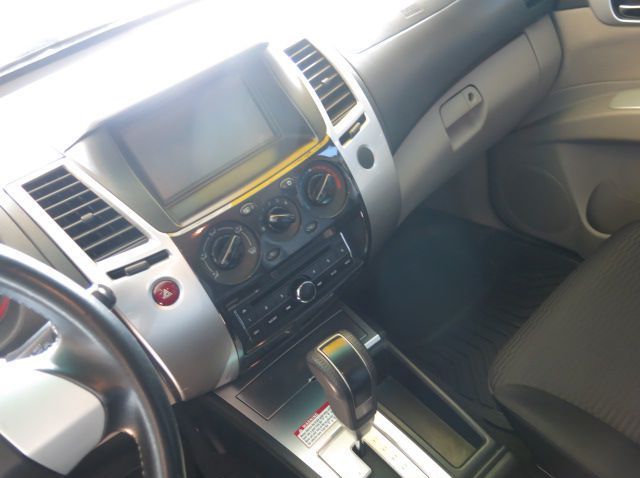 2011 Mitsubishi Montero Sport GLS V pictures