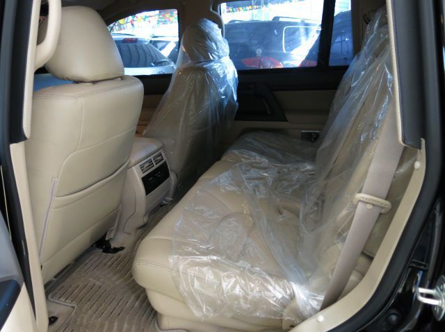 2016 Toyota Land Cruiser pictures