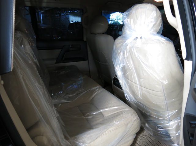 2016 Toyota Land Cruiser pictures